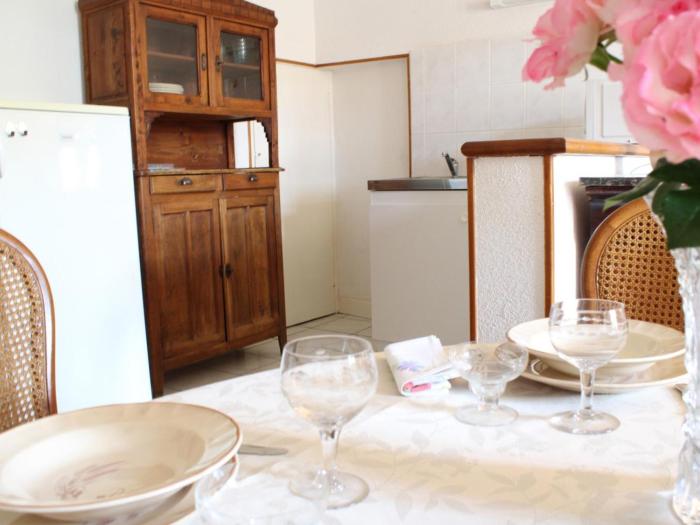 Studio médiéval au cœur du village, proche commerces - FR-1-489-605