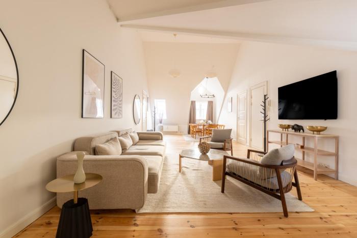 Light-Filled 5BR Home Near Tivoli & Strøget for 12