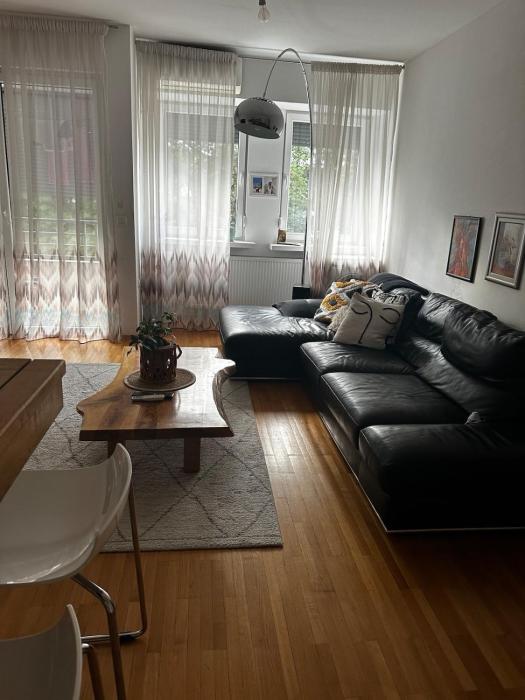 Stylish, Bright and Quiet, City Center Apartment