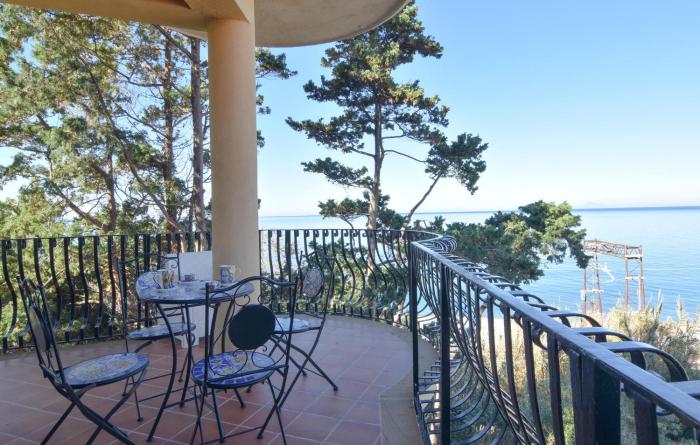 Beautiful Apartment In Gioiosa Marea With Wifi