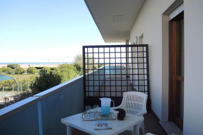 Renewed flat in a seafront building with pool