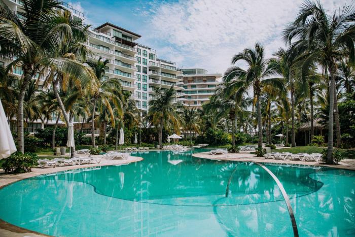 3 Bedrooms with huge Terrace in La Isla Acapulco