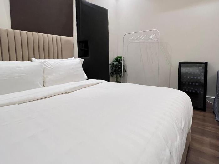 استيديو أنيق وهادئ بتسجيل ذاتي