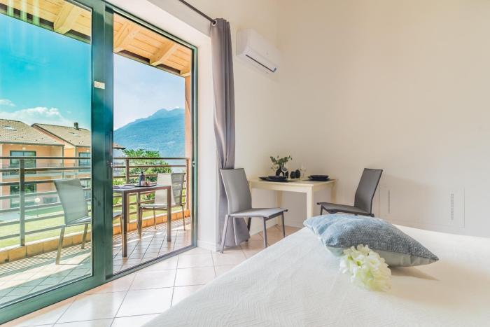 Monolocale con soppalco Brezza del lario by Varenna Holidays da 11 a 18 e da 28 a 35