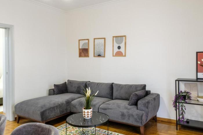 Athenian sunlit central flat!