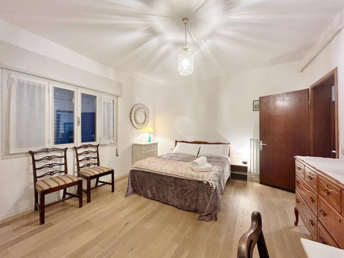 Number 3 APT, easy for Venice