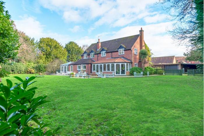 Sutherland House Modern & Elegant Home - Pass the Keys