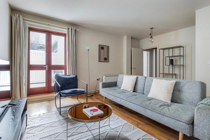 Blueground Spitalfields terrace nr St Mary’s LON-680