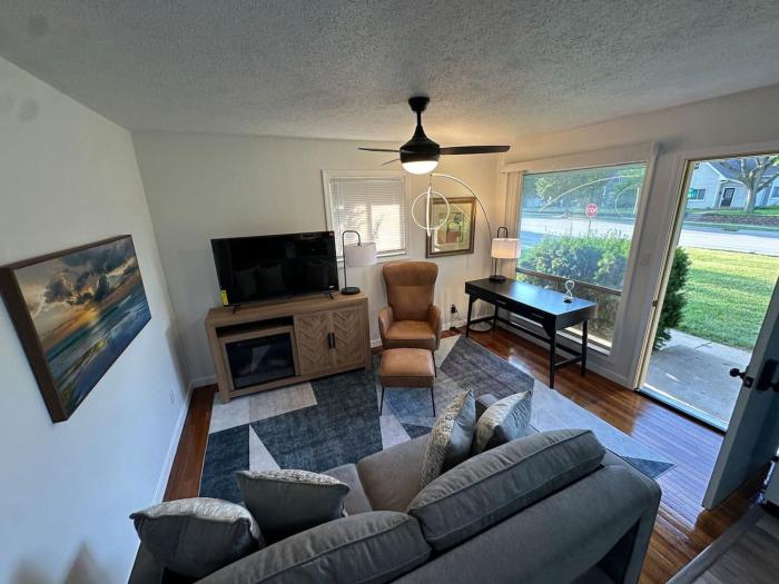 Modern 1 Bedroom Apartment in Plainfield Indiana Near Parks and Indianapolis Airport