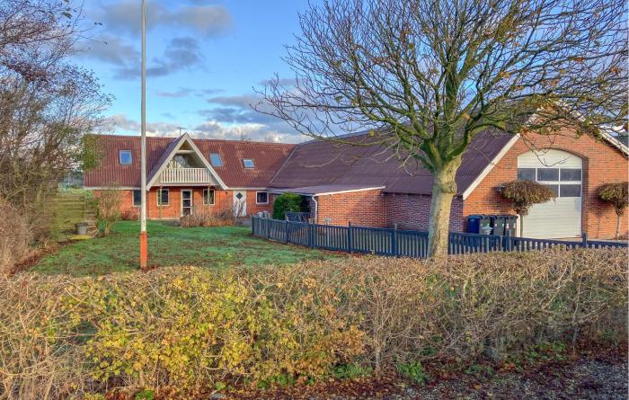 6 Bedroom Awesome Home In Hurup Thy