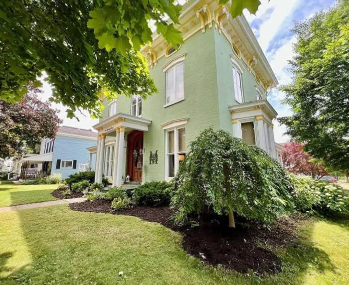 Gardenia Suite - The Belvedere Inn