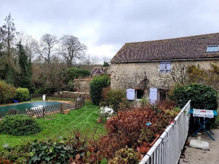 Spacieux logement avec piscine à Orville