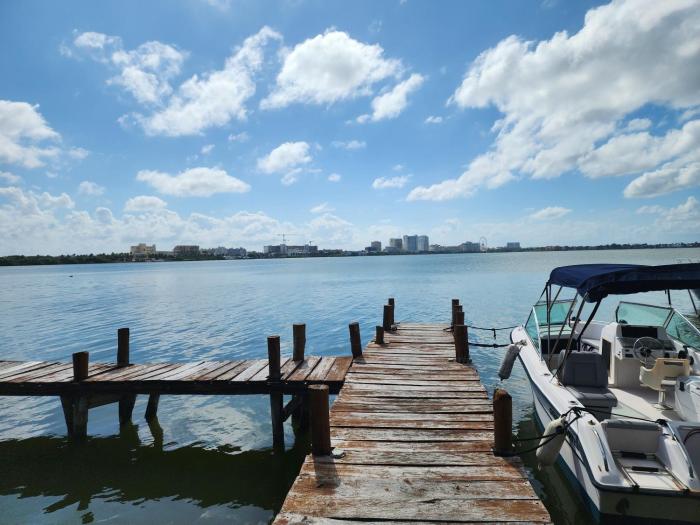 Apartment with a lagoon view