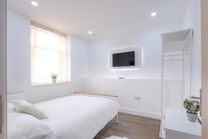 Modern 4BR Home Near Morriston Hospital