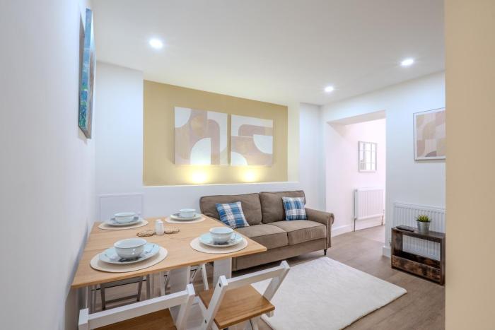 Modern 4BR Home Near Morriston Hospital
