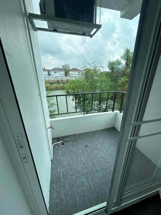 Comfy Hotels Self Check in and Share Bathroom คอมฟี่ โฮเทล เช็คอินด้วยตนเอง และ ห้องน้ำรวม ซอยกิ่งแก้ว 31ก