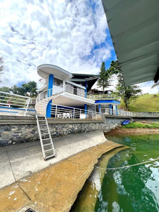 Chalet Lago Calima - Piscina Natural y Jacuzzi