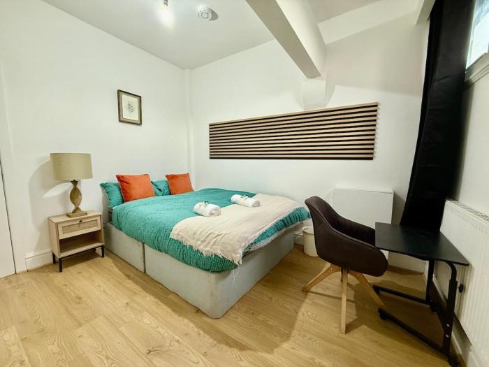 Cityside stay Walk to ethihad stadium Sleep for 4