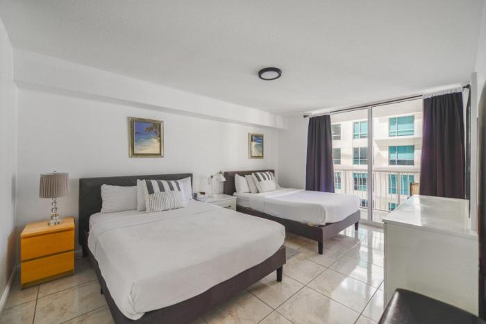 Luxe 2BD Unit | W Sauna, Pool & Gym access