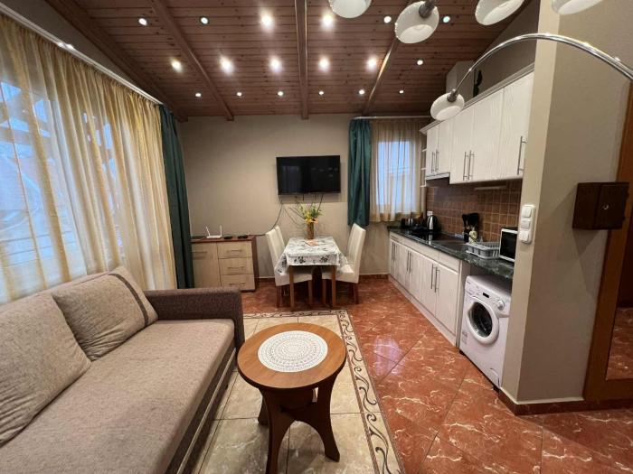 Júlia-Gyöngyvirág apartman