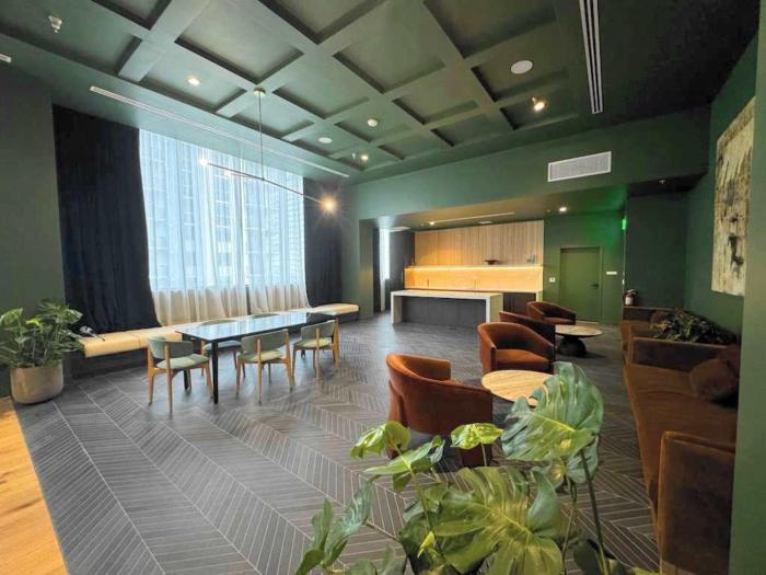 Luxury Apt Steps from Bayfront Park