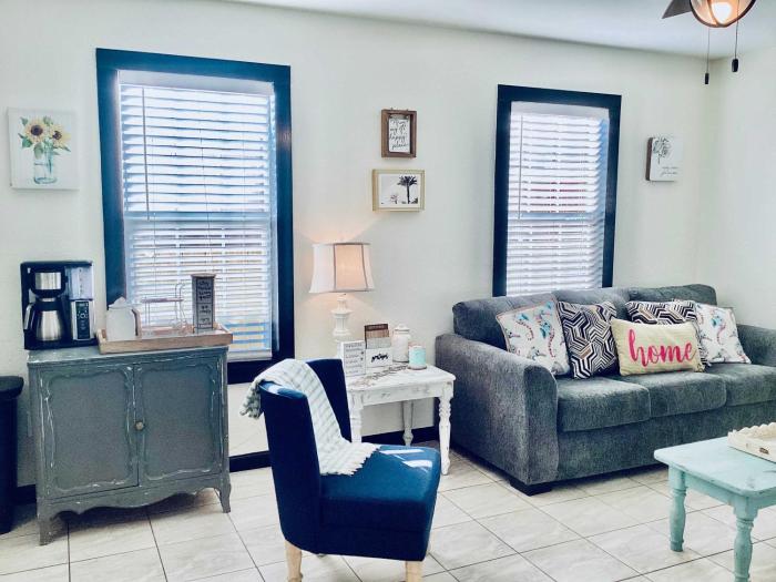 Urban Aquarium Home for 8