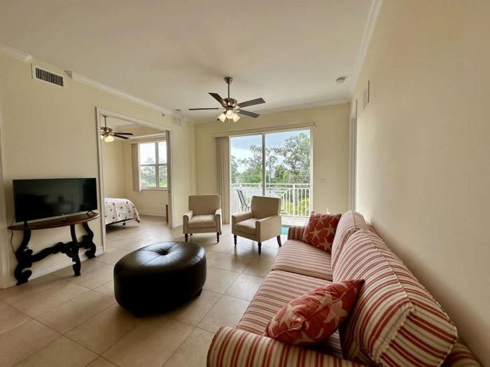New Charming FL Condo & Fast Wi-Fi
