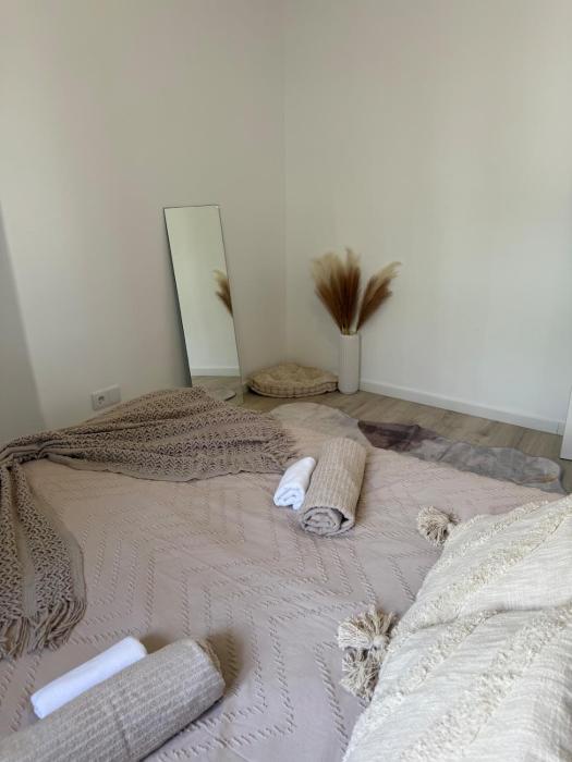 Stay at Mays! Modern & Cozy Apartment