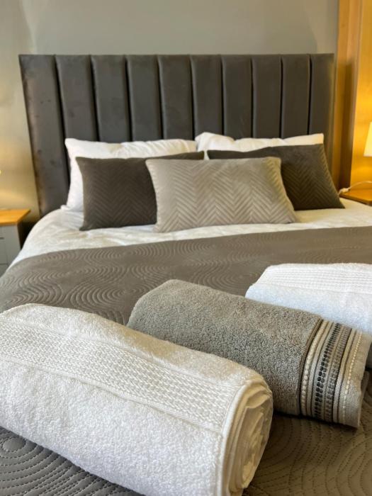 Spacious Duplex Apartment in Greater Manchester - Fast Wifi - Kingsize Bed