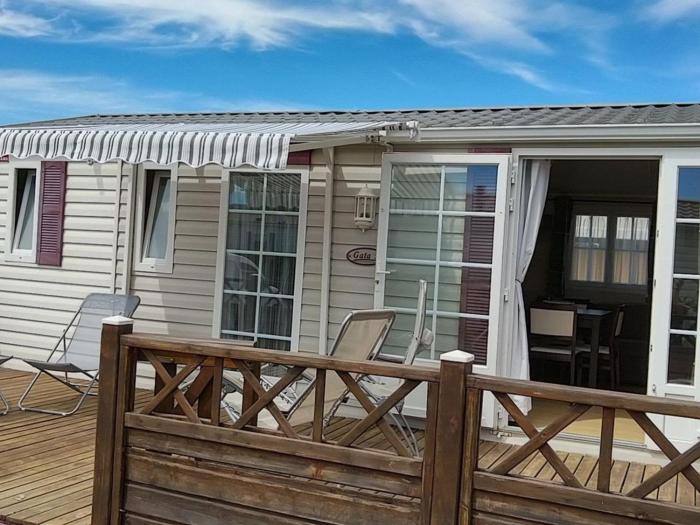 Mobil home avec terrasse à Roquebrune-sur-Argens - API-1-52-1046