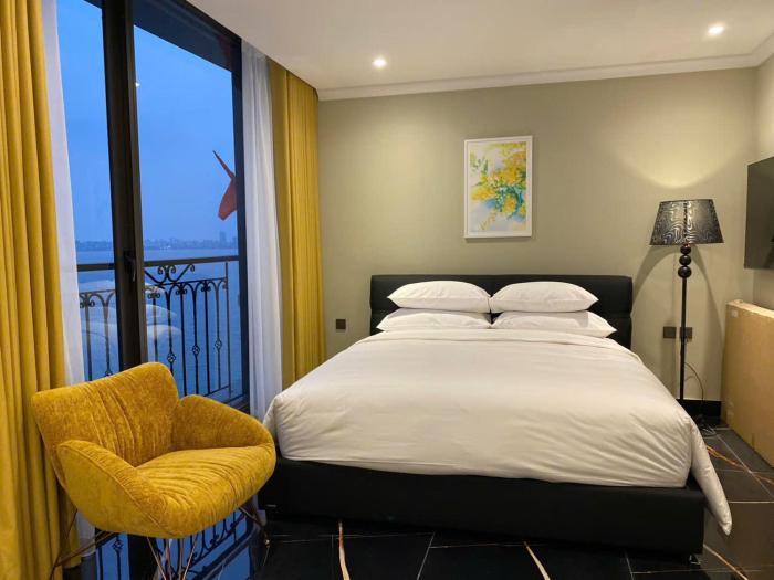 Sunset Westlake Luxury Apartment