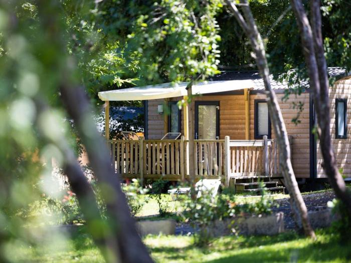 Mobil home charmant avec terrasse, 4 personnes - API-1-52-1073