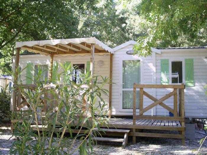 Mobil-home avec terrasse à Hyères, idéal pour 4 personnes - API-1-52-1135