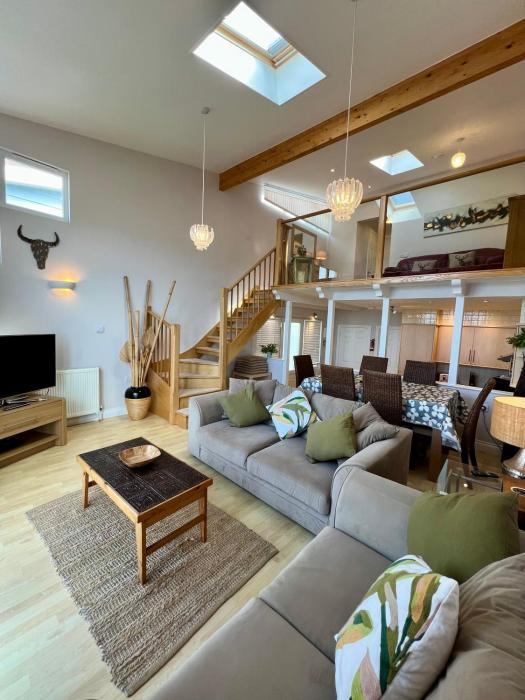 Family Coastal Retreat - Ocean Views - Private Balcony - Westward Ho!