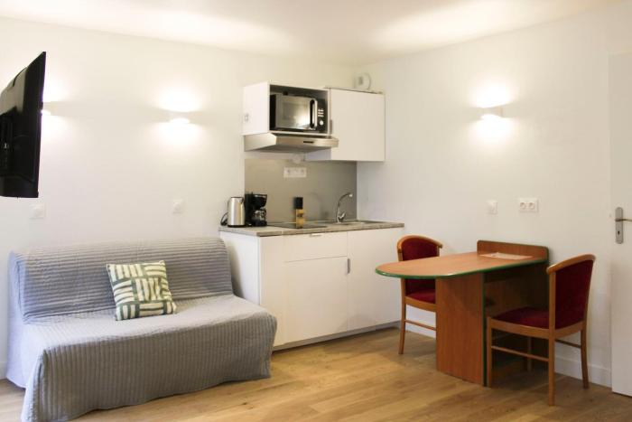 Charming bright studio in the heart of Paris