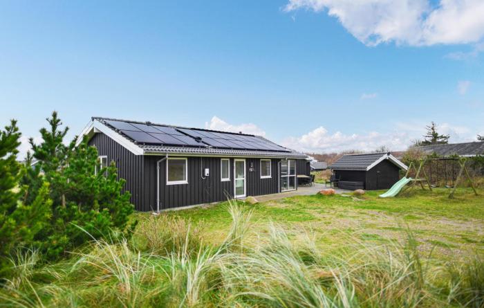 Amazing Home In Vejers Strand With House A Panoramic View