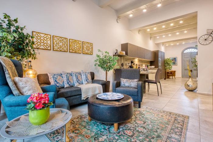 Luxury 2bedroom house with large back yard RABE1-2