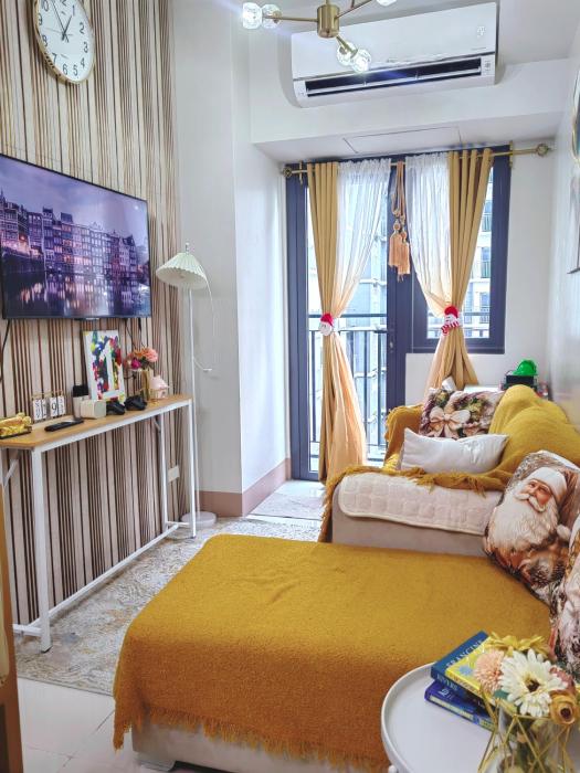 MOA Staycation Haven Cozy 1BR Retreat with Balcony at Shore 3