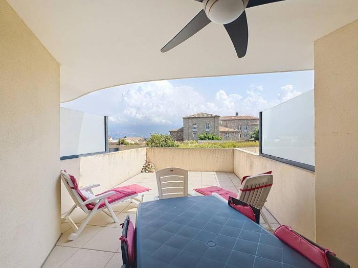 Appartement moderne avec grande terrasse au cœur de Calvi