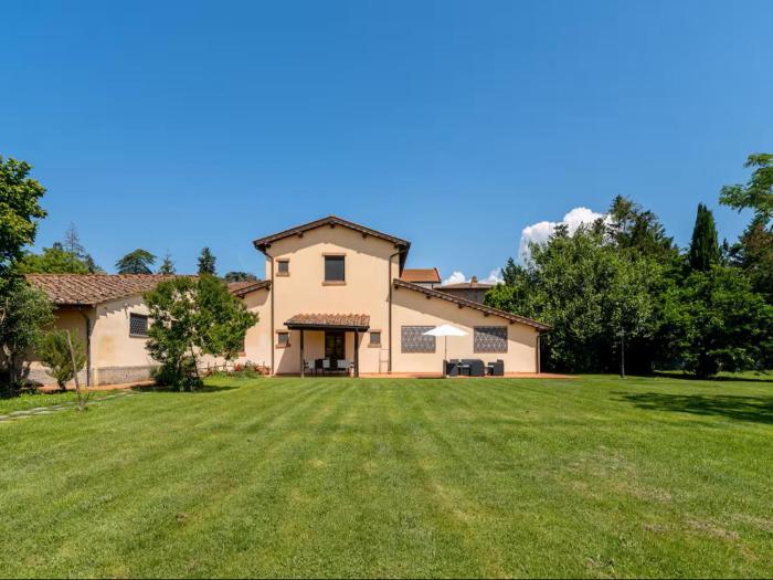 Apartment in Laterina with pool