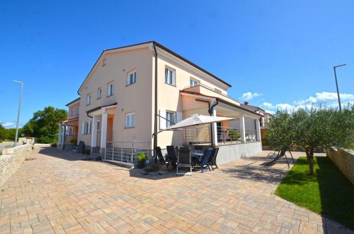 Golden Horizon Apartment