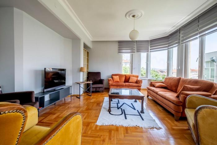 Spacious and Peaceful 4-Bedroom Apartment, 2BA