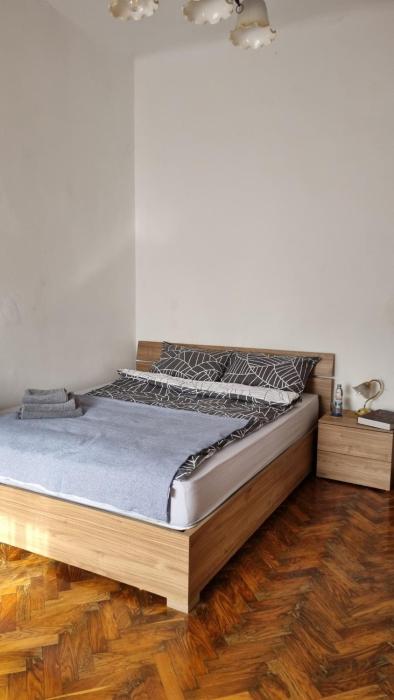 Sleep over at Anas with shared bathroom