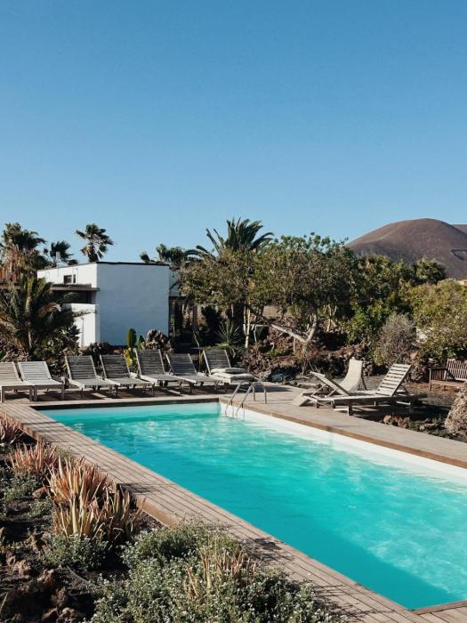 Asulito 400 m2 house with pool