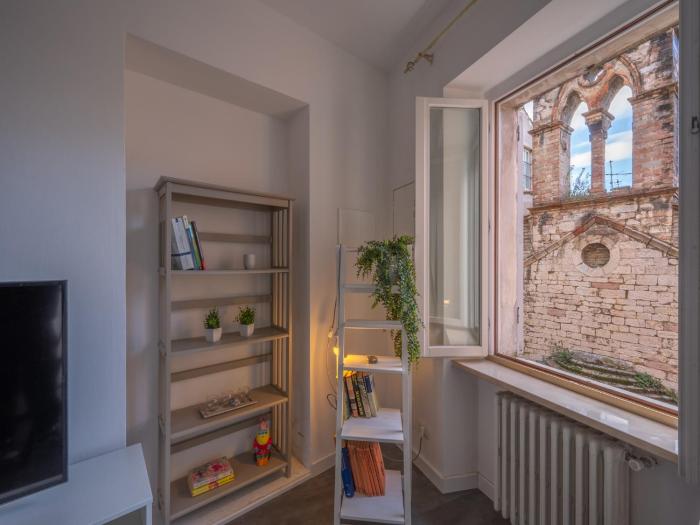 Luna 30 - Historic Heart with a View- ItalyWeGo