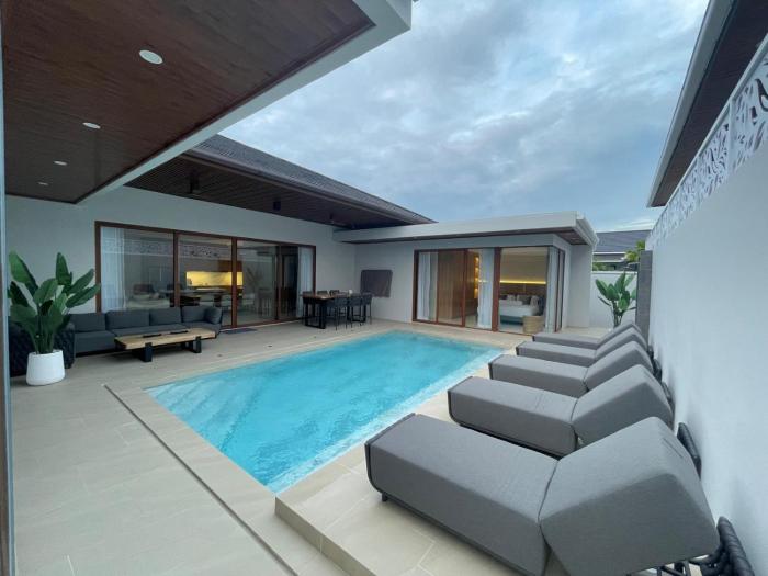 Breathtaking Modern Villa Sun Filled Living Private Pool