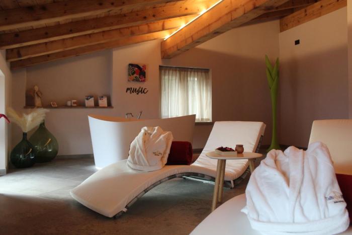 Twinssuites - Adults only