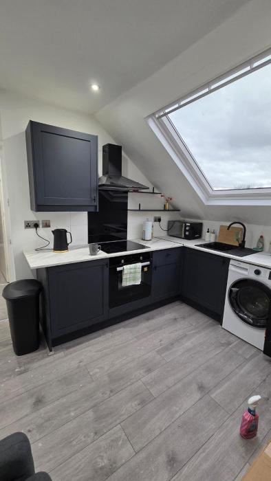 Modern 2 Bed Flat Newly Refurbished With Free Parking