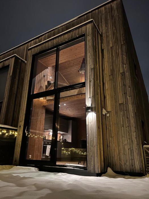 Charming and modern ski-in ski-out cottage