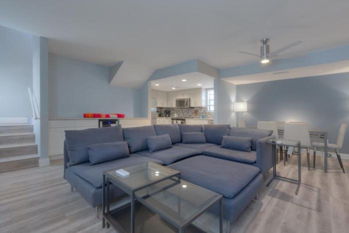 Be A Nomad - Calm Ocean Retreat Five